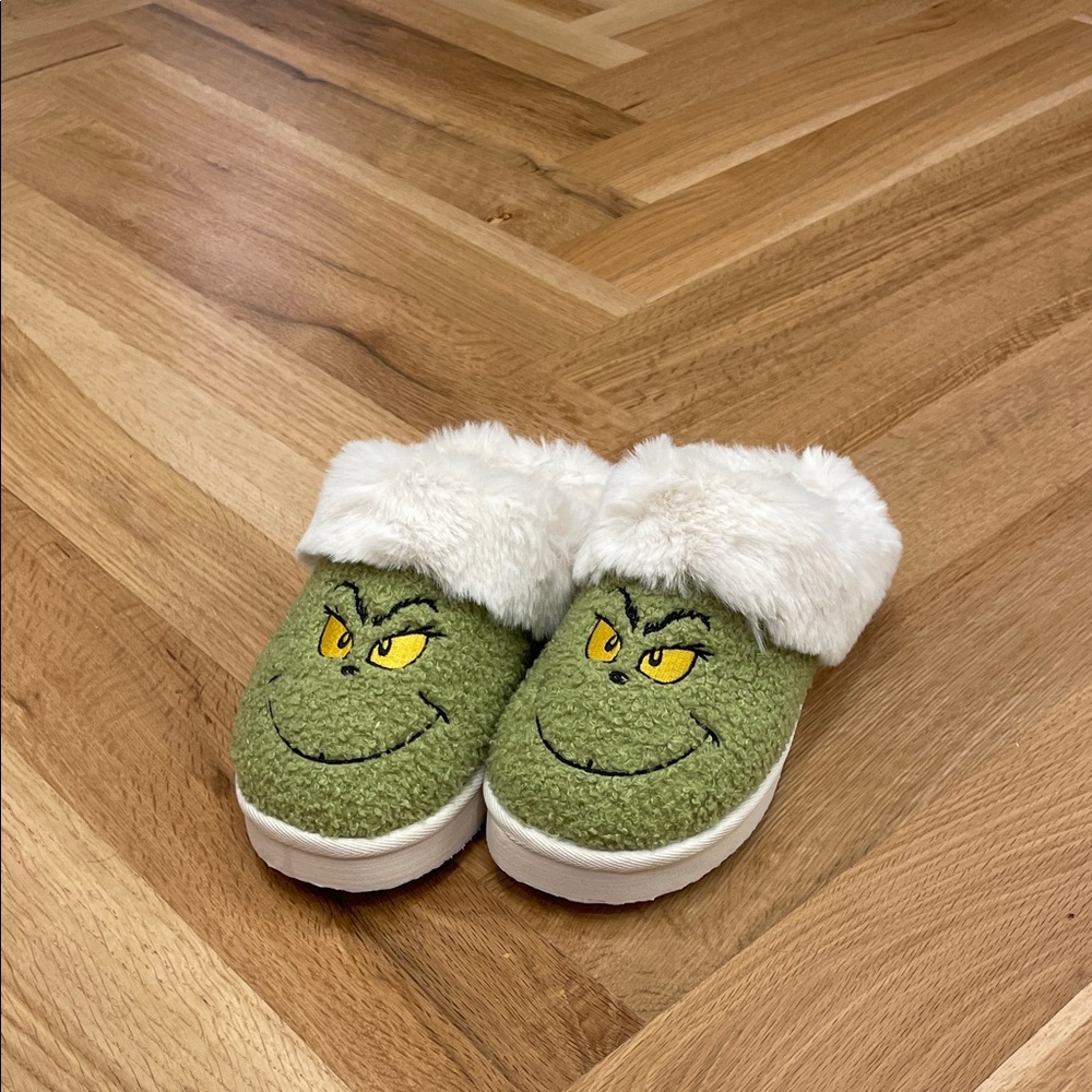 American Eagle Christmas Grinch Slippers